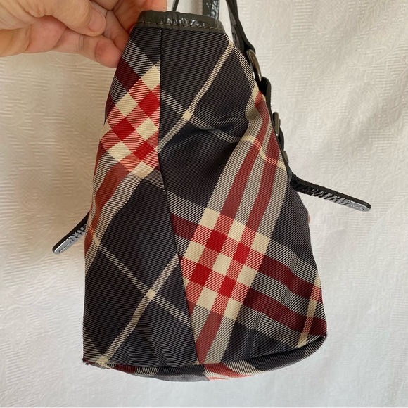 Burberry nova check nylon with patent leather trim shopper shoulder bag. EUC - Picture 6 of 11
